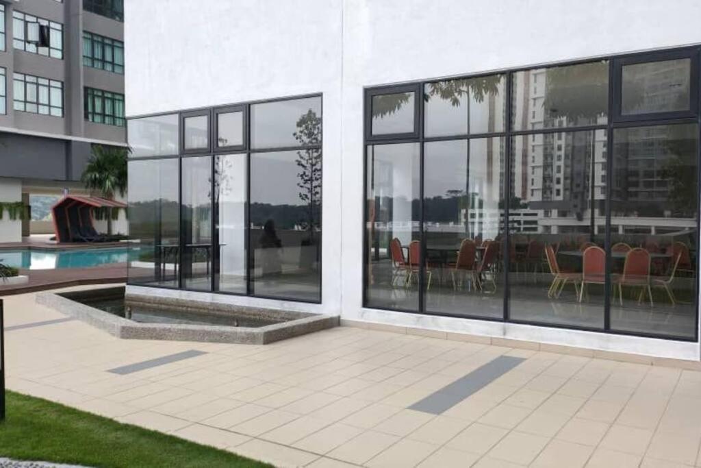 Conezion 3-Bedroom Condo @ Ioi City Mall Putrajaya Serdang  Bagian luar foto